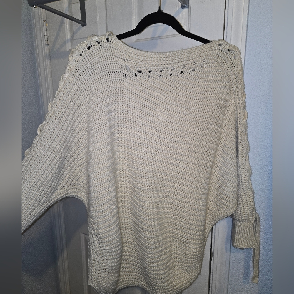 Elegant Cream Sweater L/XL